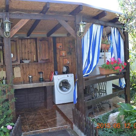 U Palycha Guest House Sukhumi Exterior photo