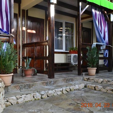 U Palycha Guest House Sukhumi Exterior photo