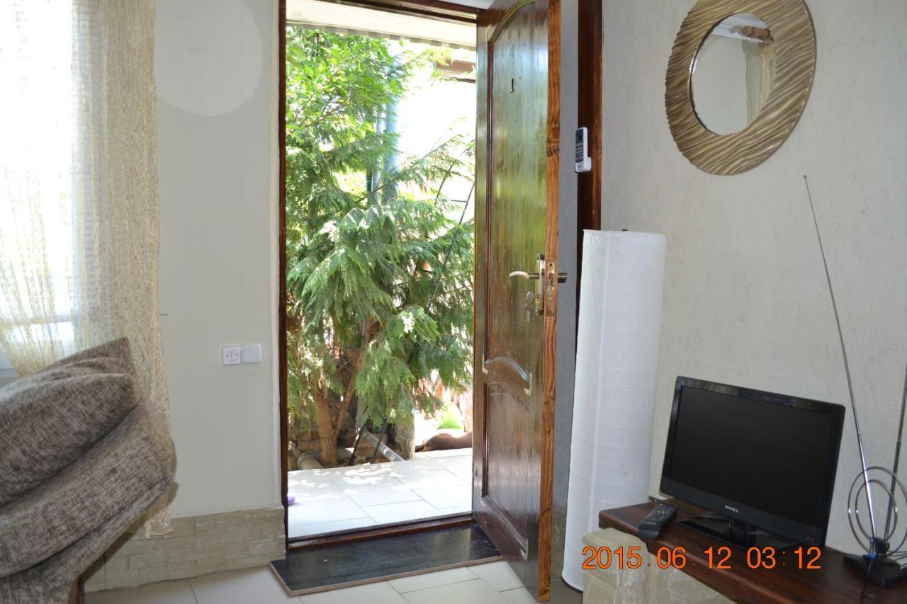 U Palycha Guest House Sukhumi Exterior photo