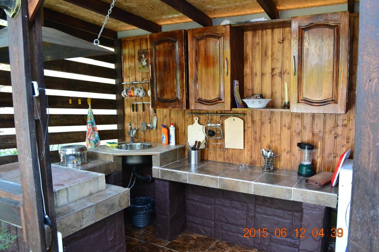 U Palycha Guest House Sukhumi Exterior photo