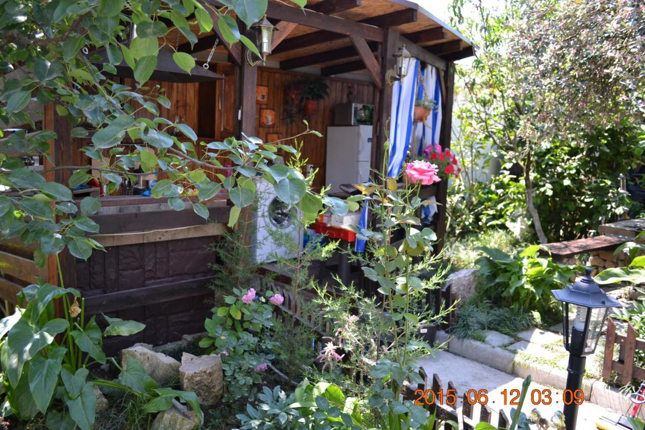 U Palycha Guest House Sukhumi Exterior photo