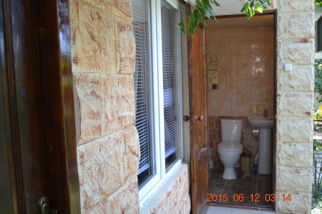 U Palycha Guest House Sukhumi Exterior photo