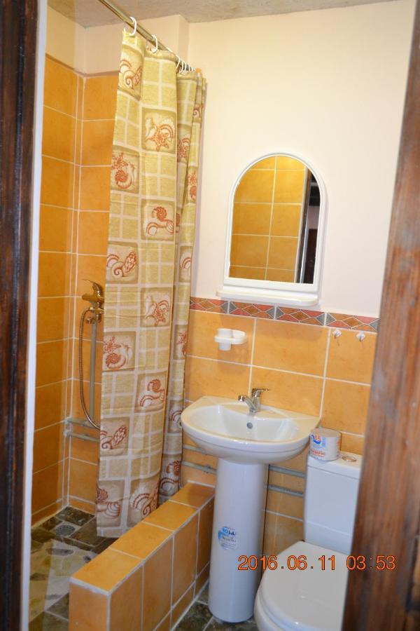 U Palycha Guest House Sukhumi Exterior photo