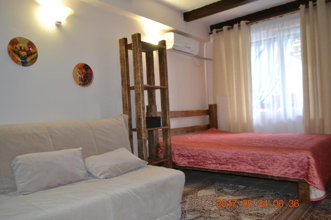 U Palycha Guest House Sukhumi Exterior photo