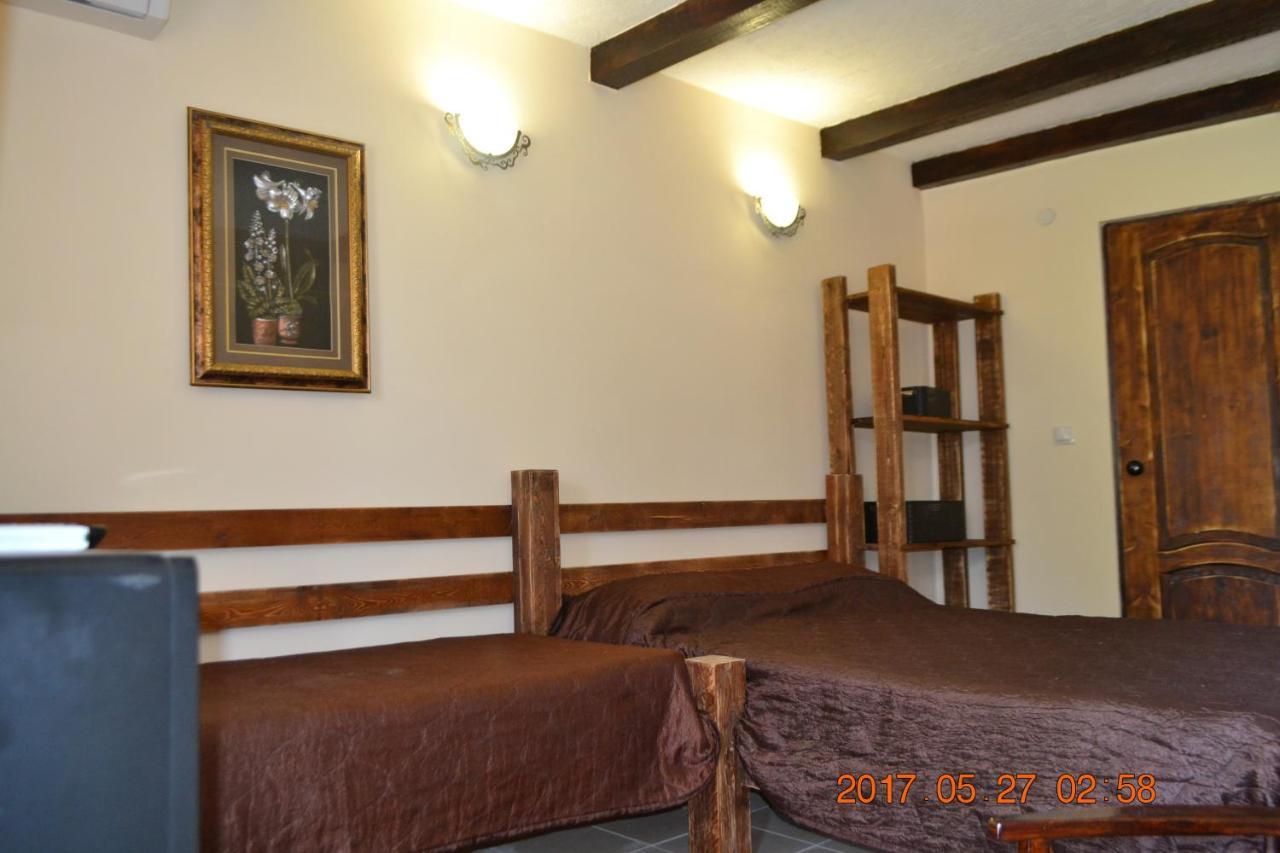 U Palycha Guest House Sukhumi Exterior photo