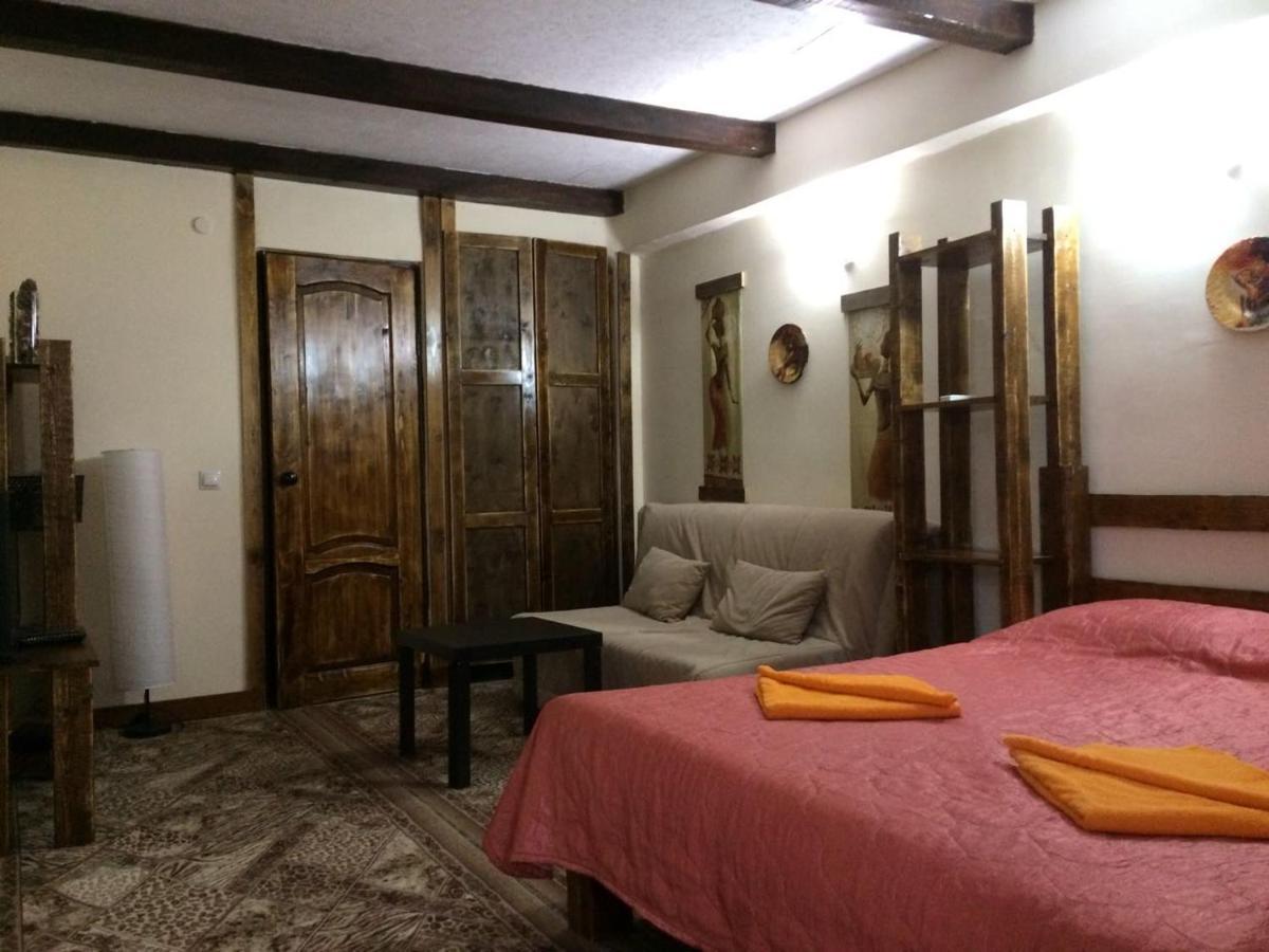 U Palycha Guest House Sukhumi Exterior photo