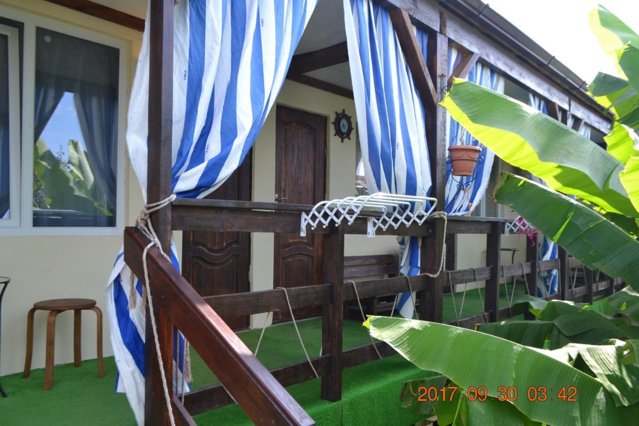 U Palycha Guest House Sukhumi Exterior photo