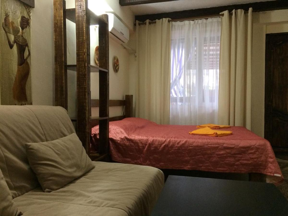 U Palycha Guest House Sukhumi Exterior photo