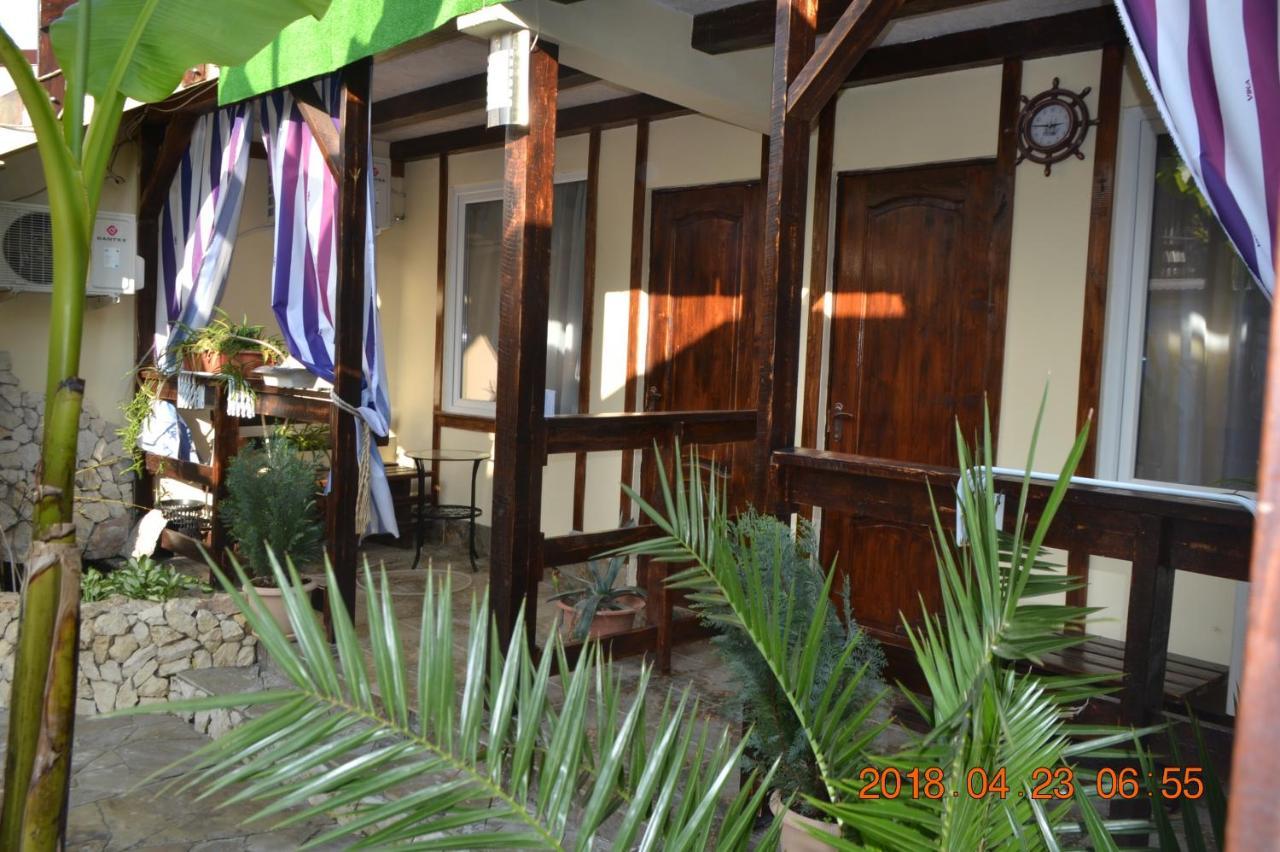 U Palycha Guest House Sukhumi Exterior photo