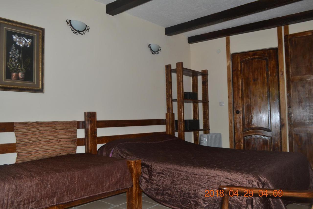 U Palycha Guest House Sukhumi Exterior photo