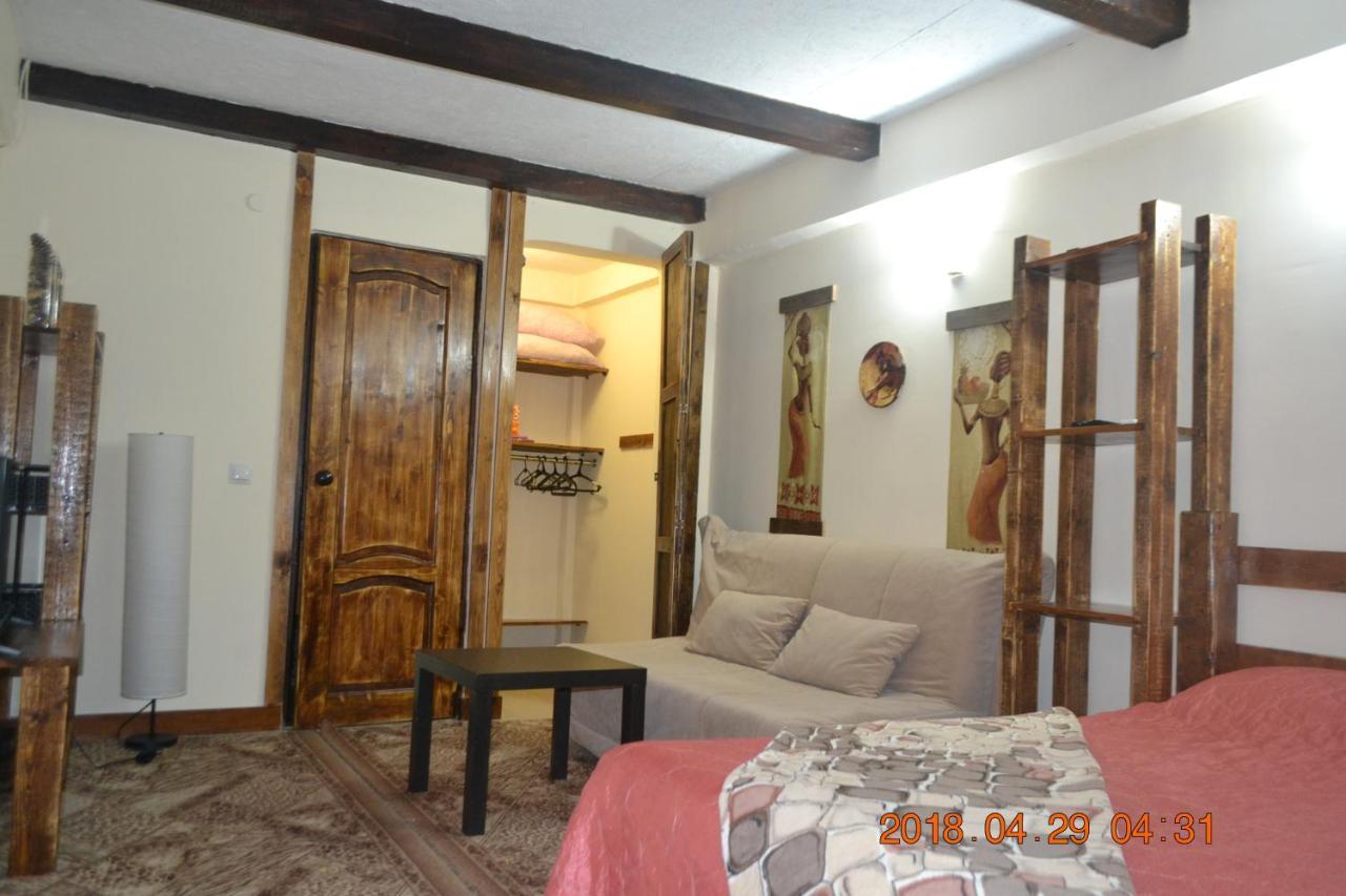 U Palycha Guest House Sukhumi Exterior photo