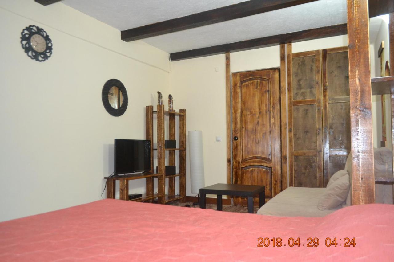 U Palycha Guest House Sukhumi Exterior photo
