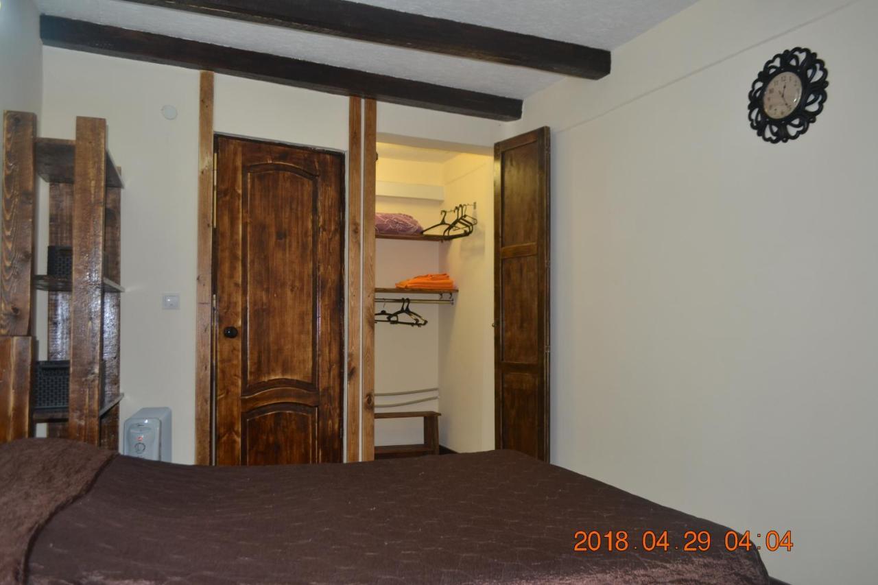U Palycha Guest House Sukhumi Exterior photo