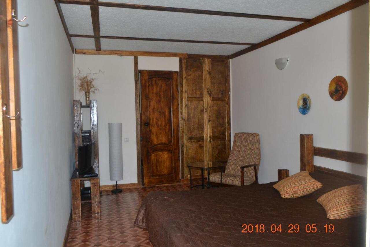 U Palycha Guest House Sukhumi Exterior photo