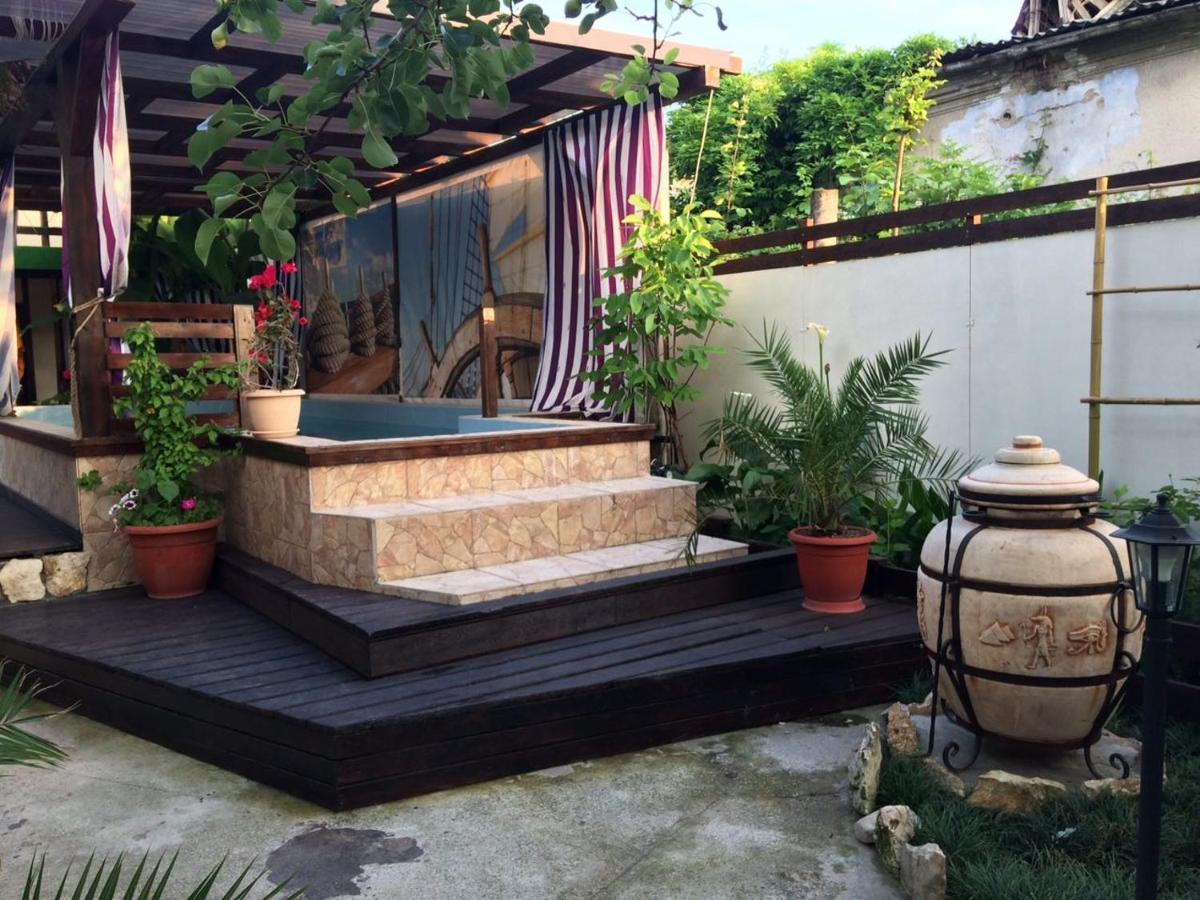 U Palycha Guest House Sukhumi Exterior photo