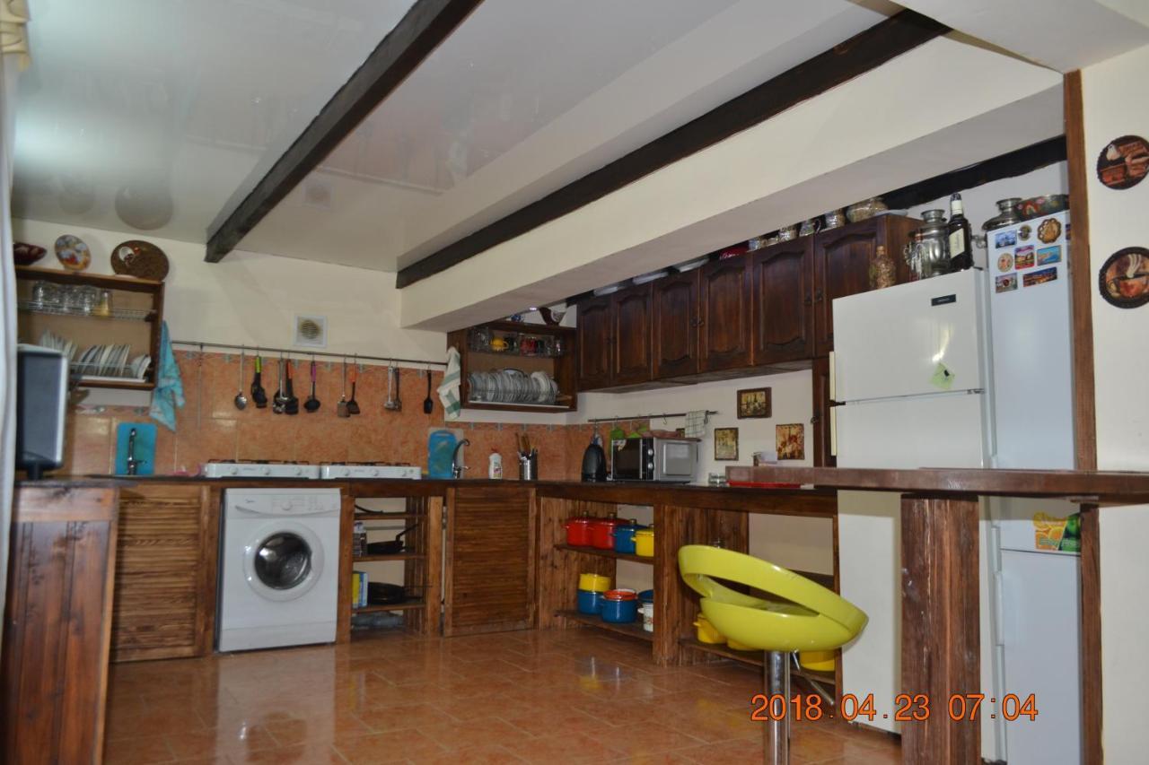 U Palycha Guest House Sukhumi Exterior photo