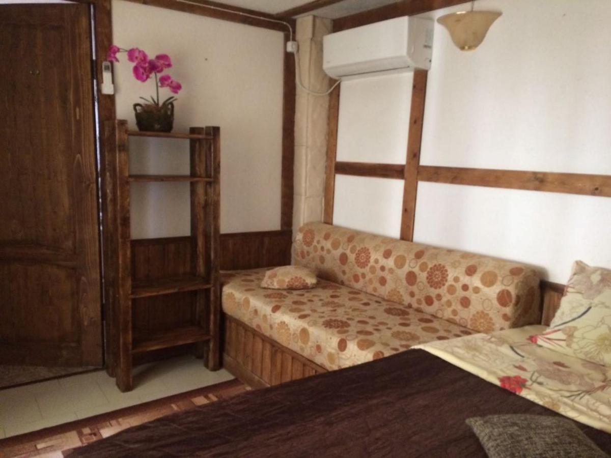U Palycha Guest House Sukhumi Exterior photo